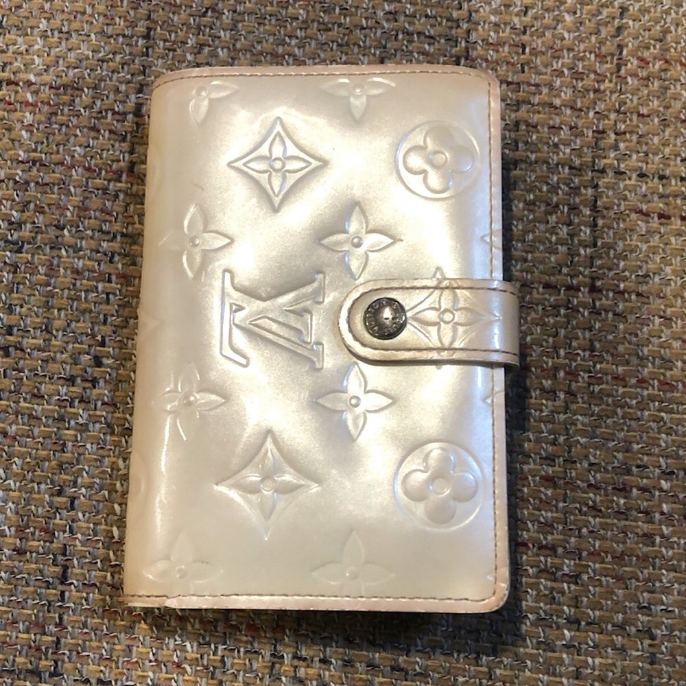 LOUIS VUITTON Ivory Vernis Leather Kiss Lock Bifold Wallet MI0076 - Picture 16 of 17